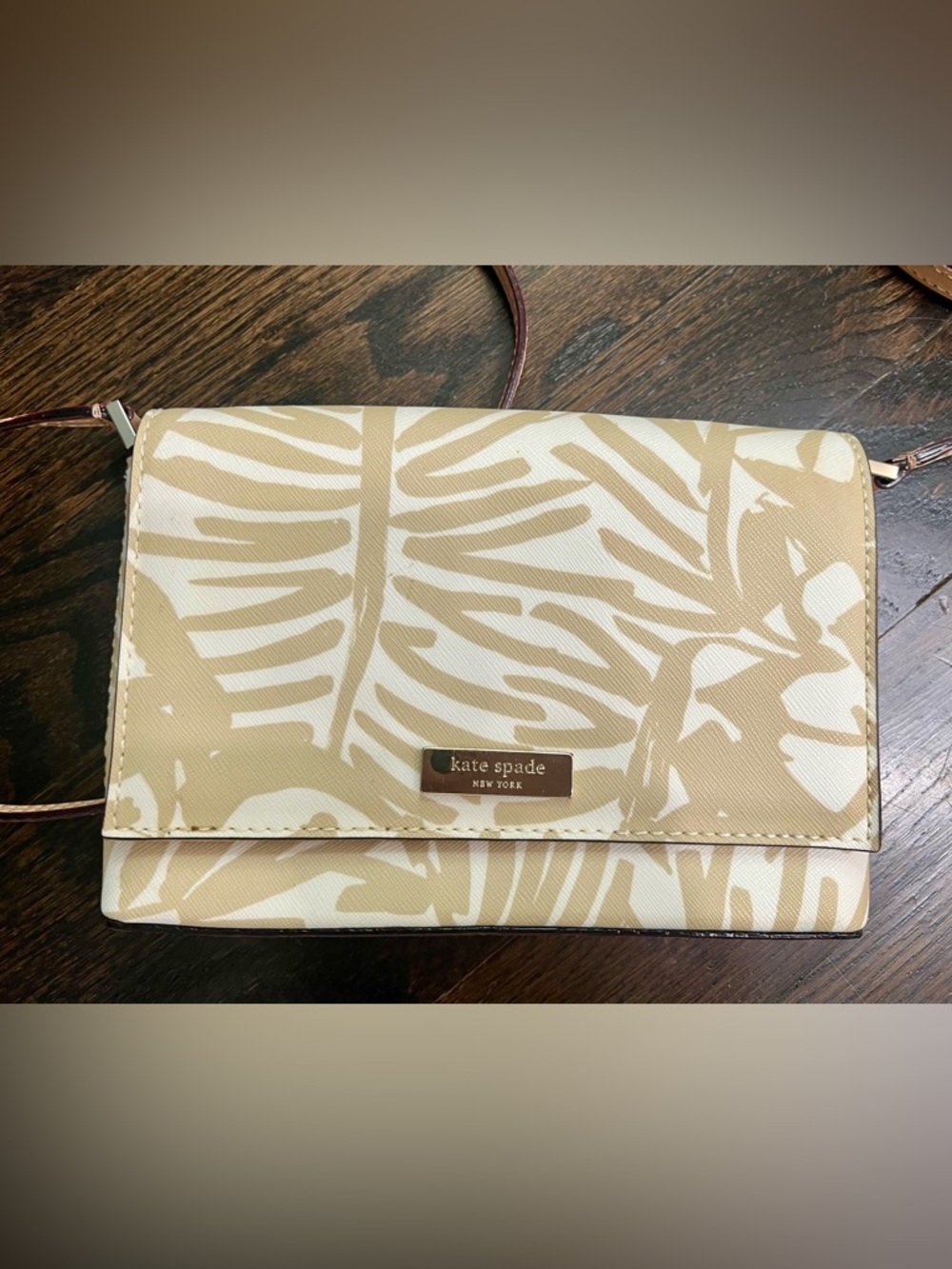 Kate Spade New York beige and white leaf-print crossbody bag